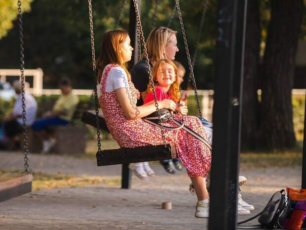 Губернатор Смоленской области анонсировал новые меры повышения рождаемости и поддержки семей региона