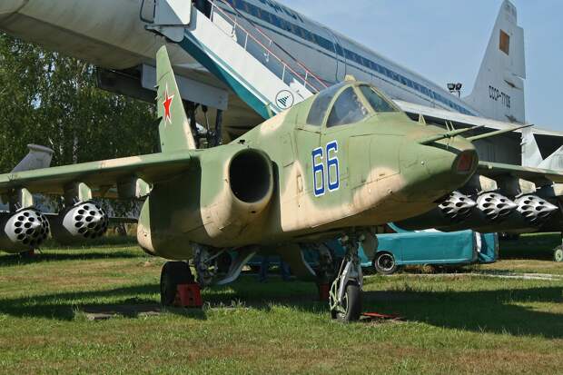 Штурмовики Су-25 ударили ракетами по 81-й аэромобильной бригаде ВС Украины