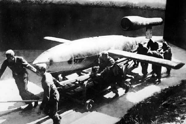 Первое боевое применение самолета-снаряда ФАУ-1