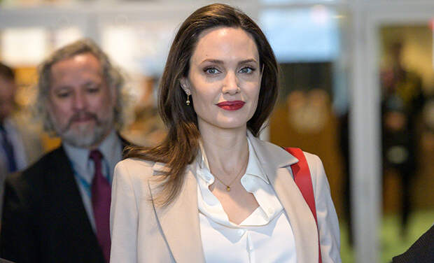 Выступление на заседании ООН и шопинг с детьми: как Анджелина Джоли провела выходные