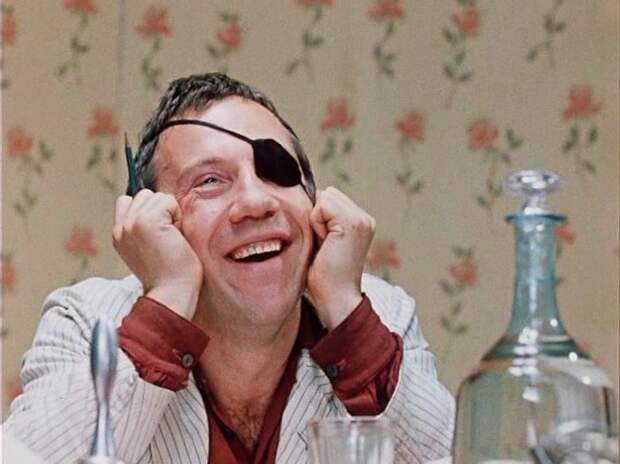 Чем зарабатывали на жизнь отечественные знаменитости до народной славы