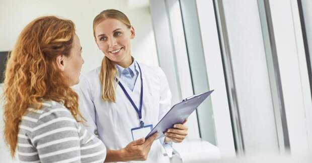 Карты в руки: где должна храниться история болезни пациента и как ее получить