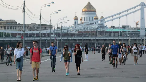 Эпидемиолог заявил, что нерабочие дни — не повод для массовых встреч