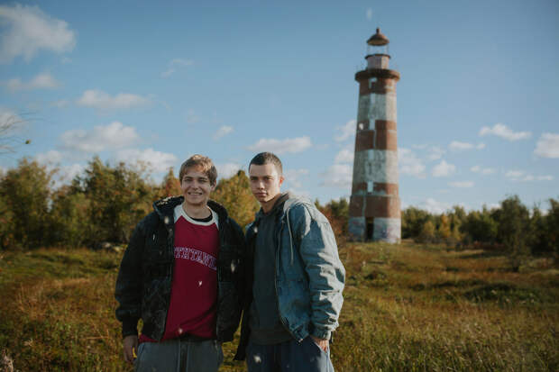 «Что угодно могло случиться»: Юлия Снигирь, Сергей Гилев и Макар Хлебников в тизер-трейлере семейной драмы «Маяк»