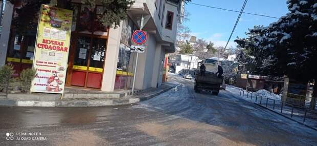 Снег в Крыму 23 января: как коммунальщики справляются со стихией. Фото (обновляется)