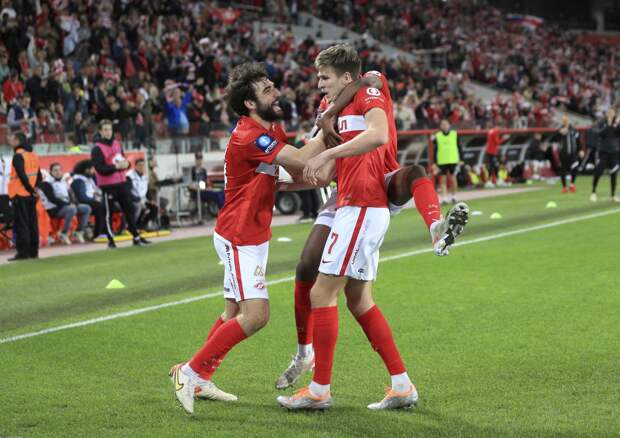 Джикия и Соболев присоединились к общей группе на тренировке сборной России