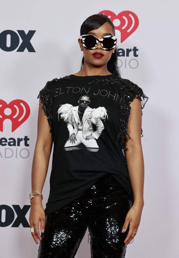 H.E.R. на премии iHeartRadio Music Awards, 27 мая 2021 года Фото: Getty Images