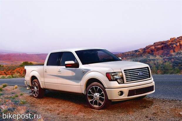 Автомобиль Ford F-150 2012 с логотипом Harley-Davidson