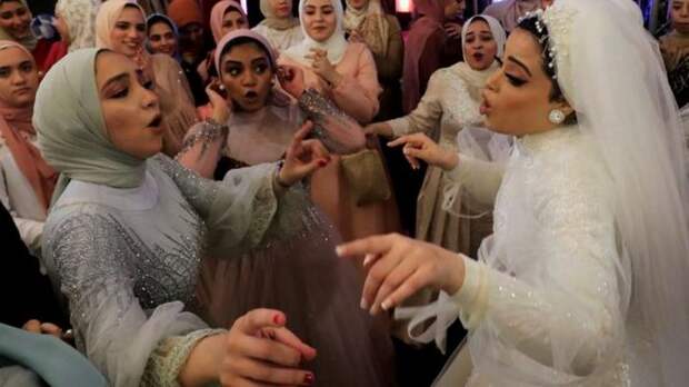 Свадьба в Египте. Танцуют все! Только отдельно.