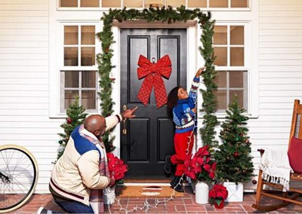 Holiday Porch Decorating