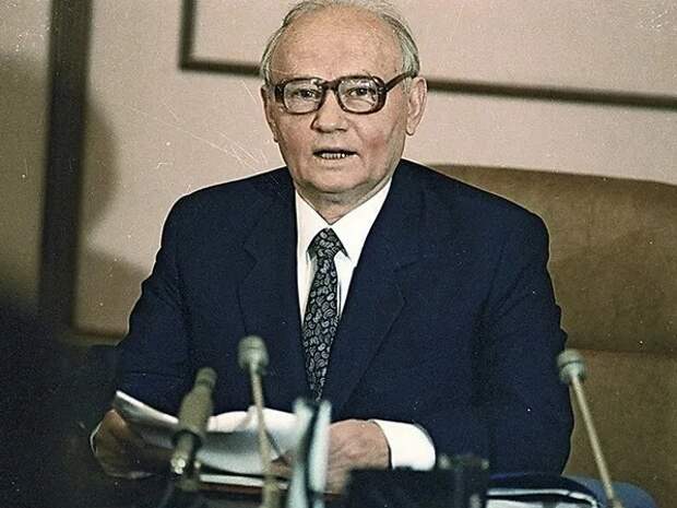 В.А.Крючков (1924-2007). Источник фото - https://vk.com/wall416621356_7634