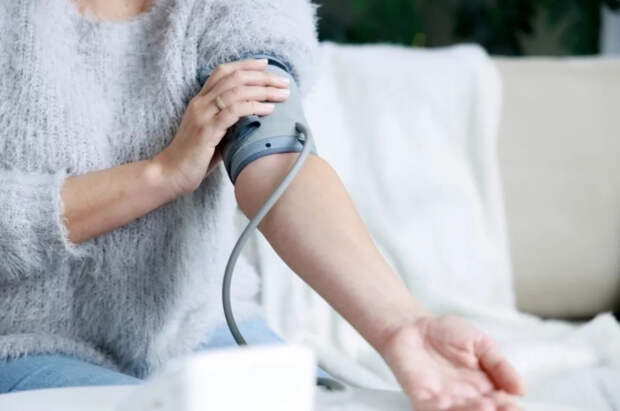 Врач Кокин назвал главные ошибки при измерении давления