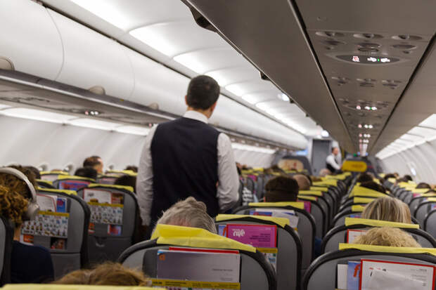 Бортпроводник отправился в ночной клуб во время пересадки и пропал без вести