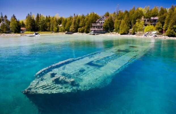 В озере Онтарио лежат самые красивые обломки корабля (8 фото)