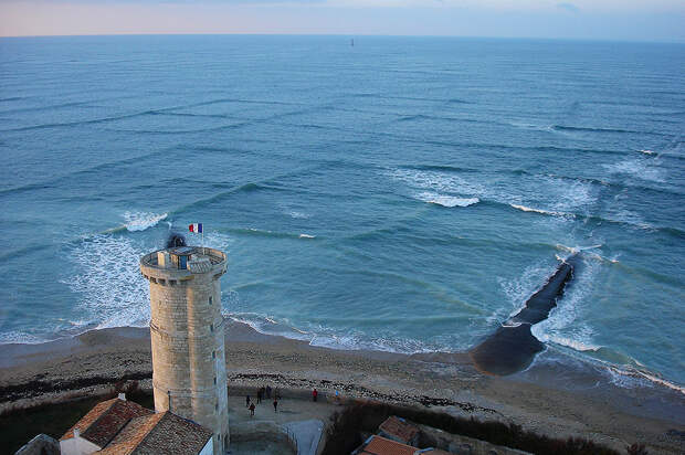 Перекрестные волны: почему море бывает в «клеточку»