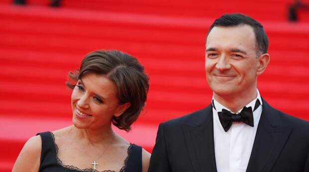 Алферова уехала из Москвы на фоне обсуждений ее развода с Беровым