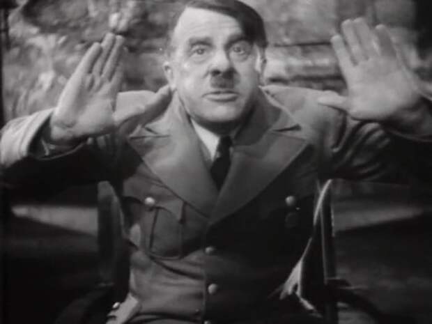 Сергей Мартинсон в роли Гитлера в фильме *Третий удар*, 1948 | Фото: kino-teatr.ru
