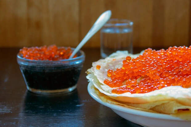 Ъ: икра горбуши стала самой популярной в России при цене 10 тысяч рублей за кг