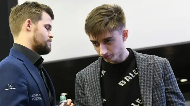 «Чужой среди своих»: как в России отреагировали на помощь Дубова Карлсену в матче за шахматную корону с Непомнящим