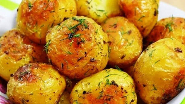 Тетя из Болгарии научила готовить "особую" картошку: рецепт королевского гарнира