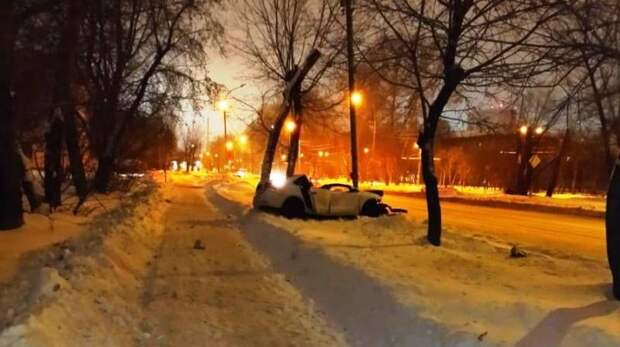 Снежная «клетка»: движение в Петербурге парализовали пробки и дорожные аварии