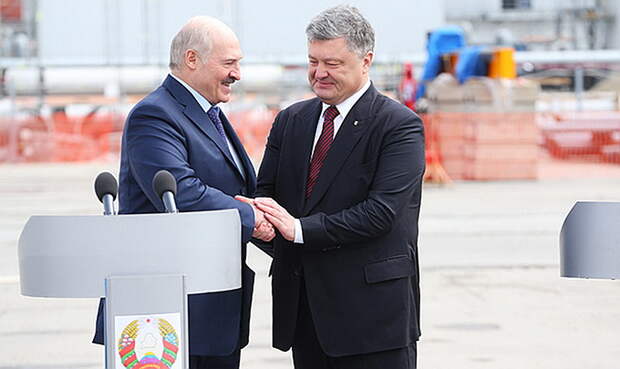 Лукашенко отправит в помощь Украине 8000 рулонов туалетной бумаги
