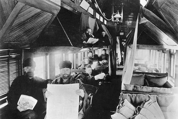 Пассажиры туристического вагона Канадской Тихоокеанской железной дороги. Канада, 1875