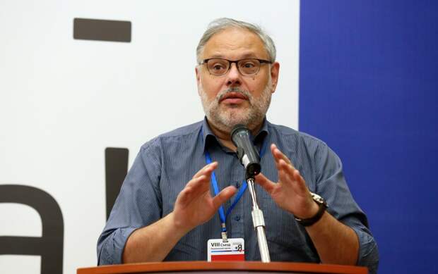 Хазин сказал, что нужно купить перед катастрофой