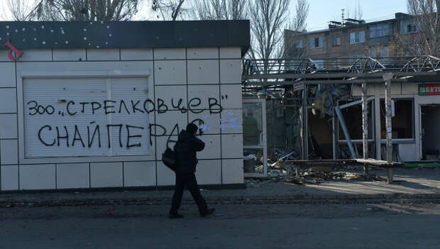 Цветочный магазин в городе Донецке, разрушенный в результате артиллерийского обстрела украинскими силовиками. Архивное фото