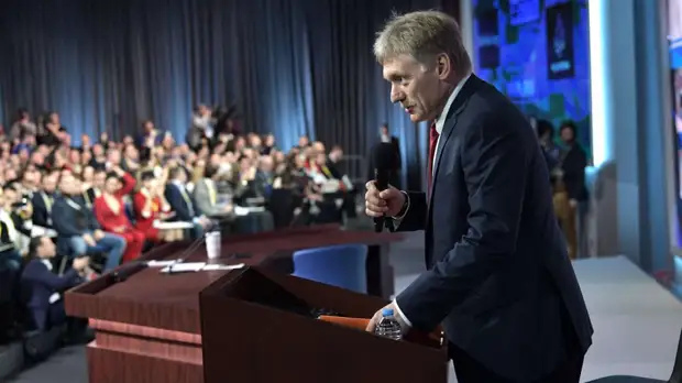 Песков назвал неприемлемыми продолжающиеся оскорбления Байдена в адрес Путина