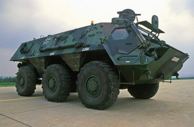 На фото: немецкий бронетранспортёр TPz 1 Fuchs