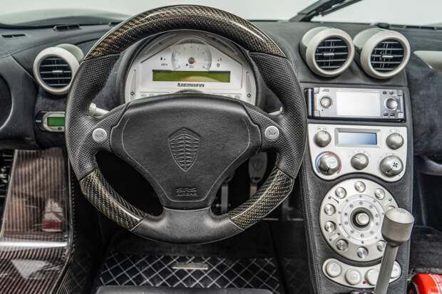 Гиперкар Koenigsegg 2008 года с механической коробкой передач