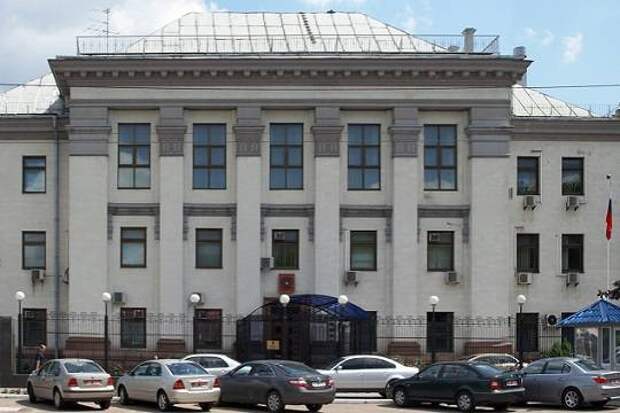У российского посольства в Киеве «отжали» землю