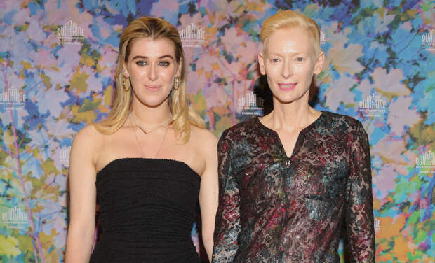 Мать и дочь: Тильда Суинтон и Онор Бирн на премьере фильма "Сувенир: Часть 2" в Каннах