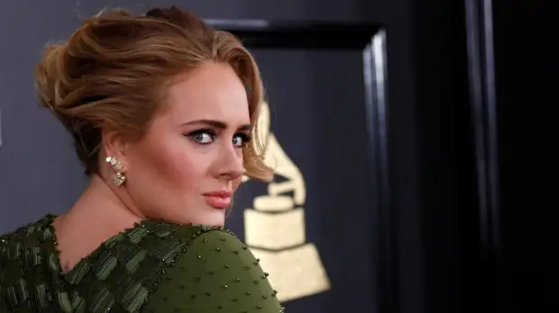 Критики хвалят, поклонники в слезах: как в сети встретили новый альбом Адель