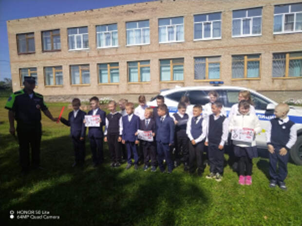 В Оренбургской области сотрудники Госавтоинспекции проводят мероприятия с учащимися сельских школ