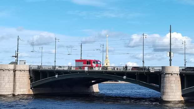 Реконструкция Биржевого моста изменит схему движения автомобилей в Петербурге