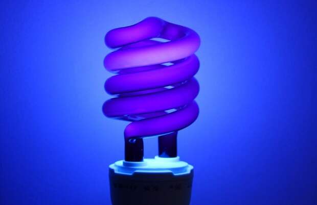 Для эксперимента можно использовать любой ультрафиолетовый источник света / Фото: ae01.alicdn.com