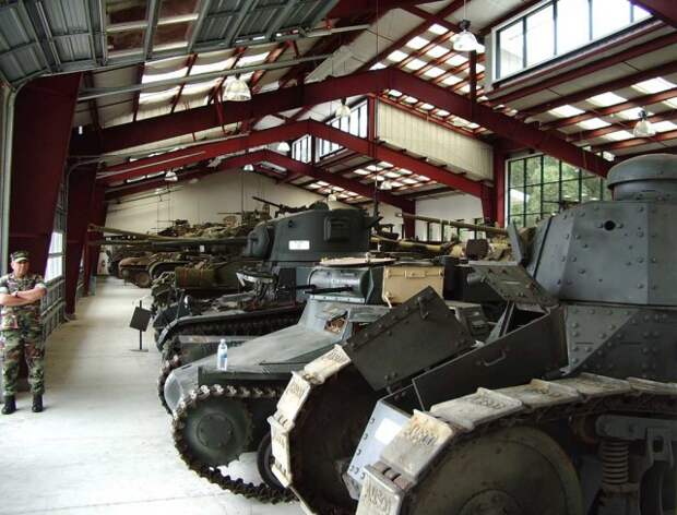 В Калифорнии музей с молотка распродаст танки