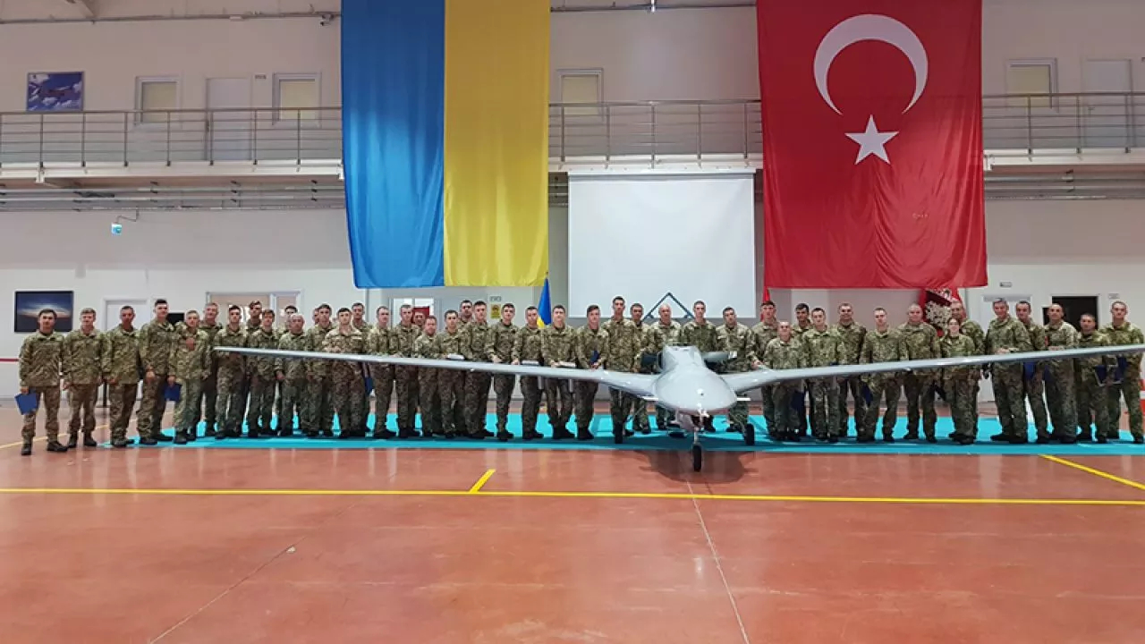 Украина регулярно использует турецкие беспилотники «Байрактар» для разведки в Донбассе. Об этом в ходе...