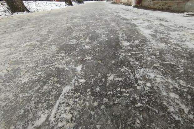 Тамбовчан предупредили о гололедице на дорогах