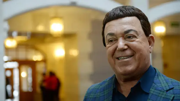 Медведев начал совещание правительства с минуты молчания в память о Кобзоне