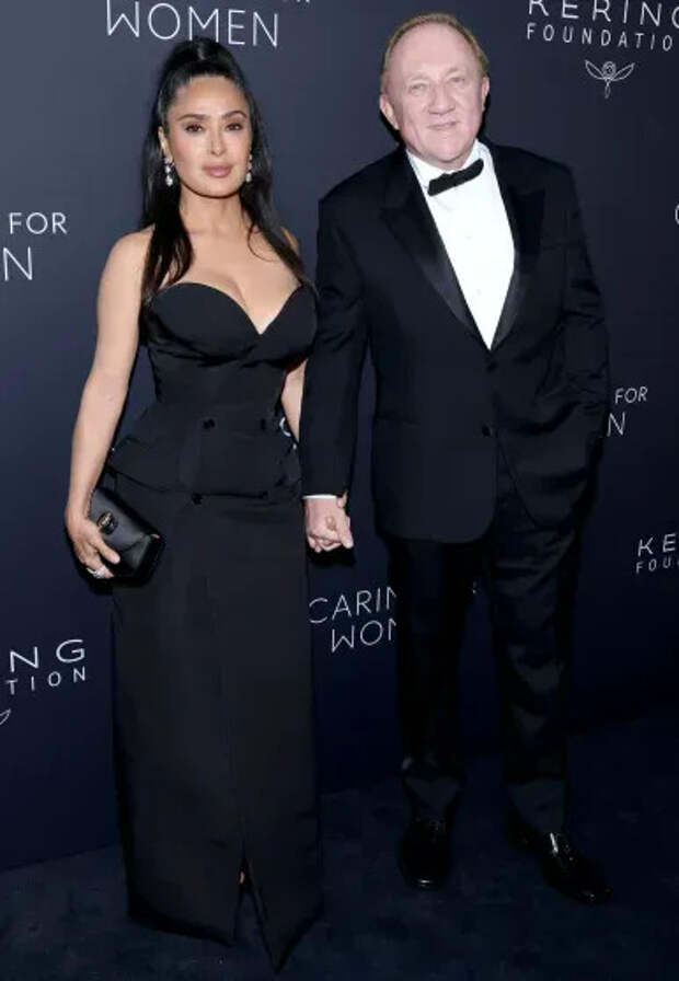 Сальма Хайек в Balenciaga и Франсуа-Анри Пино