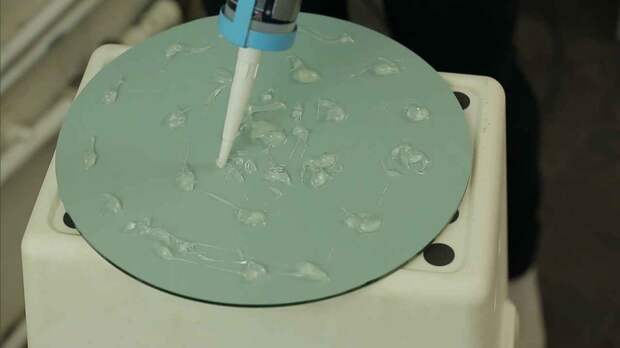 Как повесить зеркало без гвоздей