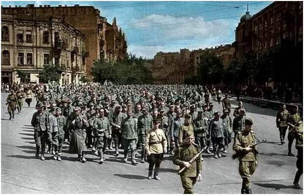 Сталинский парад обосранных военнопленных