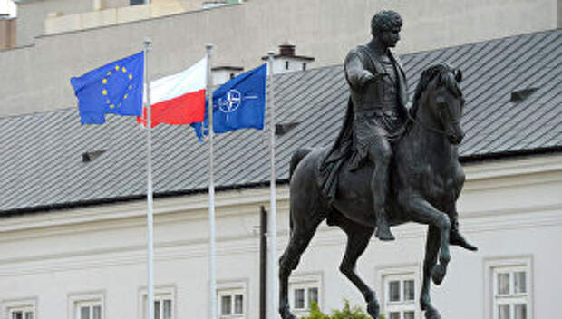 Флаги Польши, ЕС и НАТО в Варшаве