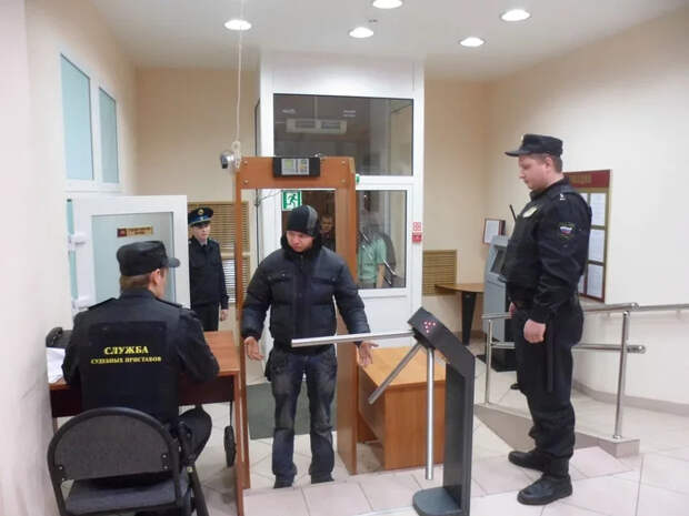 Впервые в суде: что делать и говорить. Мануал для чайников Суд, Судебные приставы, Право, Судья, Решение суда, Аншлаг, Юристы, Ходатайство, Длиннопост