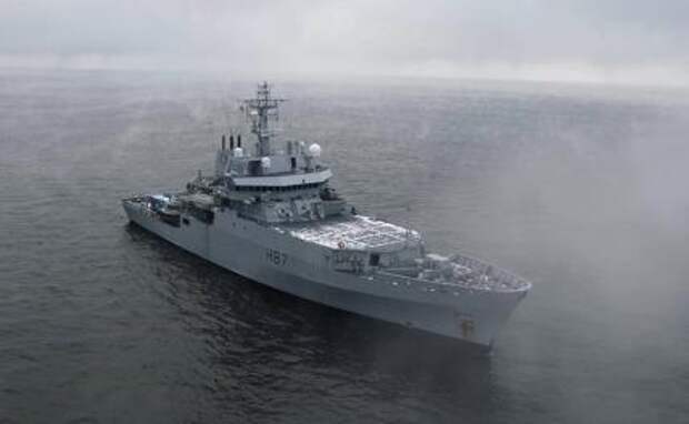 На фото: многоцелевое британское разведывательное судно HMS Echo («Эхо») в Балтийском море