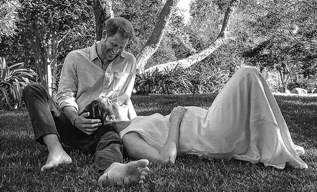 Принц Гарри и Меган Маркл раскрыли пол своего будущего ребенка и показали новые фото Арчи