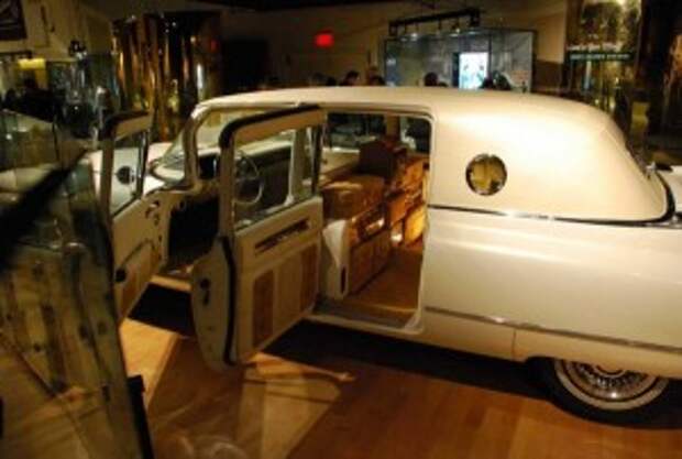Золотой Cadillac Элвиса Пресли